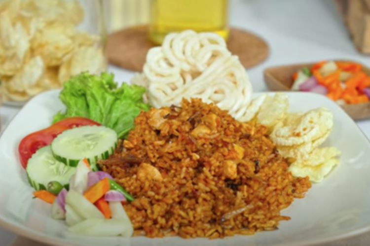 Nasi & Mie Goreng Brebes: Rasa yang Menggigit Jiwa di Jantung Cilacap