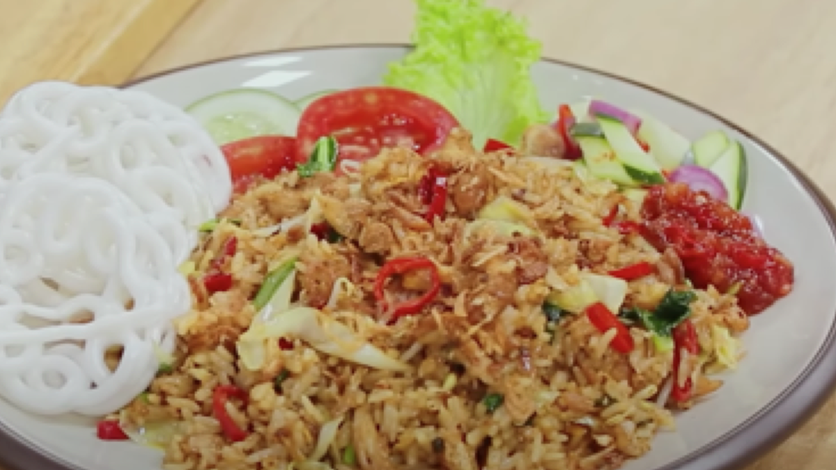 Nasi & Mie Goreng Brebes: Rasa yang Menggigit Jiwa di Jantung Cilacap